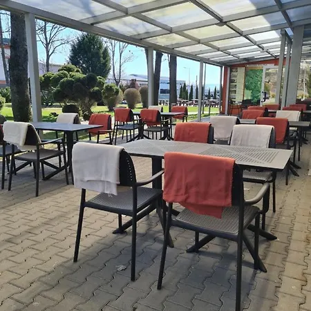 Luft Restauracja & *