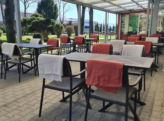 Luft Restauracja & *